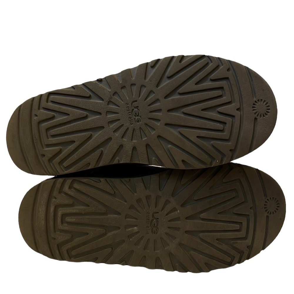 UGG Classic Short Boot - Picture 7 of 8